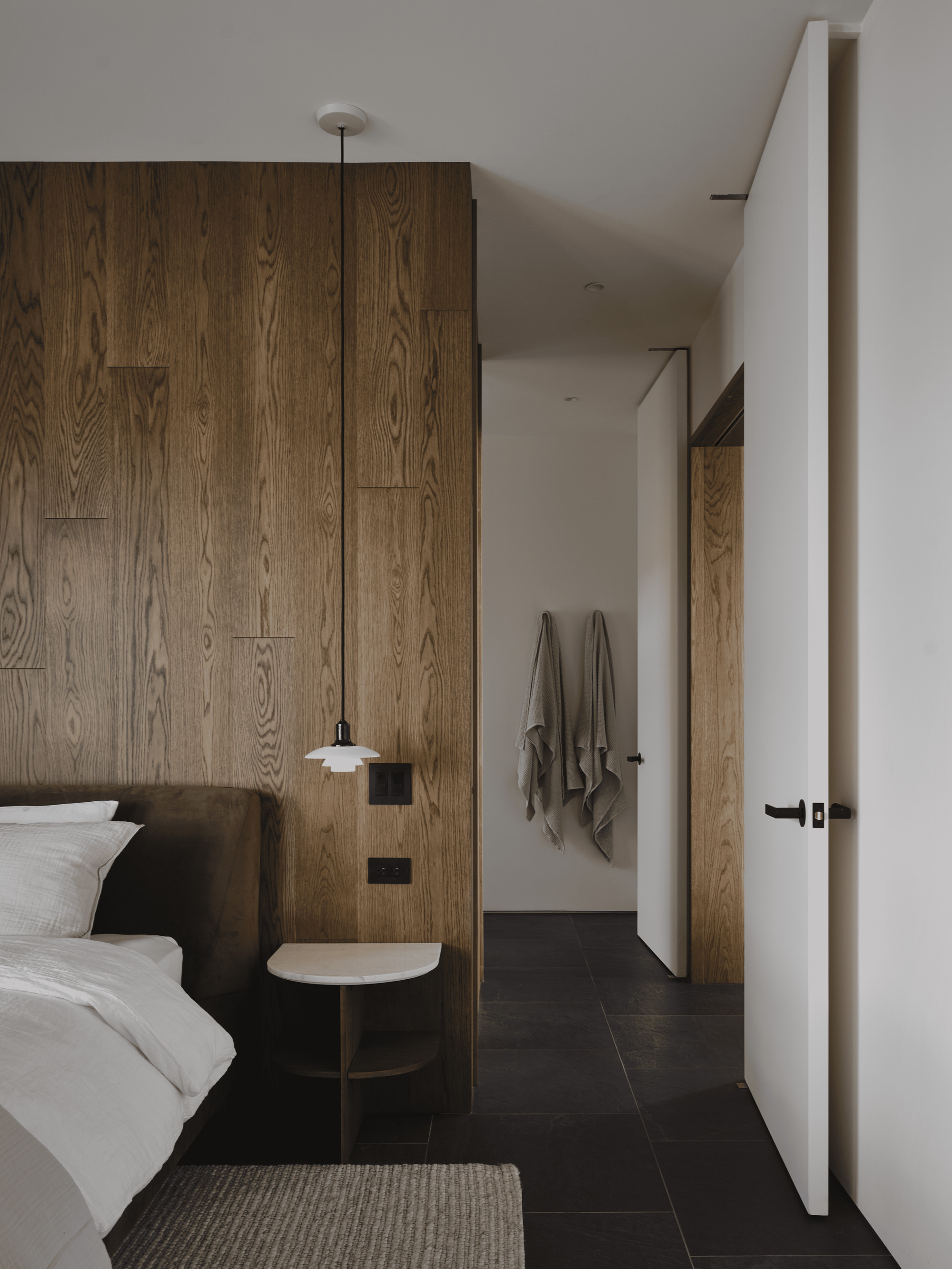 角屋；尖点之屋（注：Pointe在不同语境可能有角、尖端等意思，这里Maison de la Pointe直译为角之屋或尖端之屋，角屋表述相对简洁顺口，尖点之屋更体现原意，可根据具体背景选择） 丨加拿大丨YH2 Architecture-40