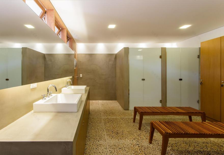 巴西 Sakh Club | 木质与玻璃的完美融合,打造温馨运动空间-17