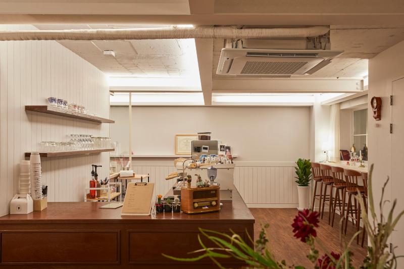 欧式风情的 21 平米咖啡厅设计-10