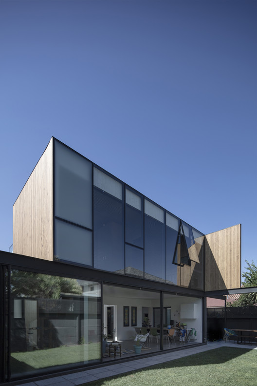 智利 Vitacura 社区翻新住宅，融入自然光线与可持续设计-27