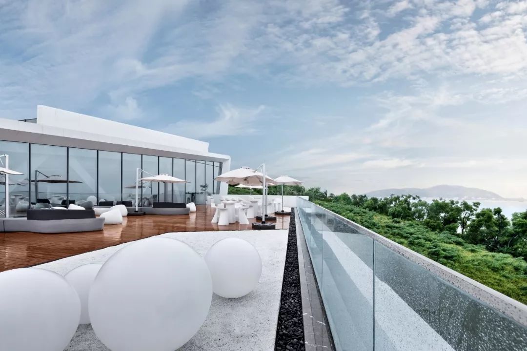 悬崖上的艺术馆 | 山海之间的白色梦幻空间-48