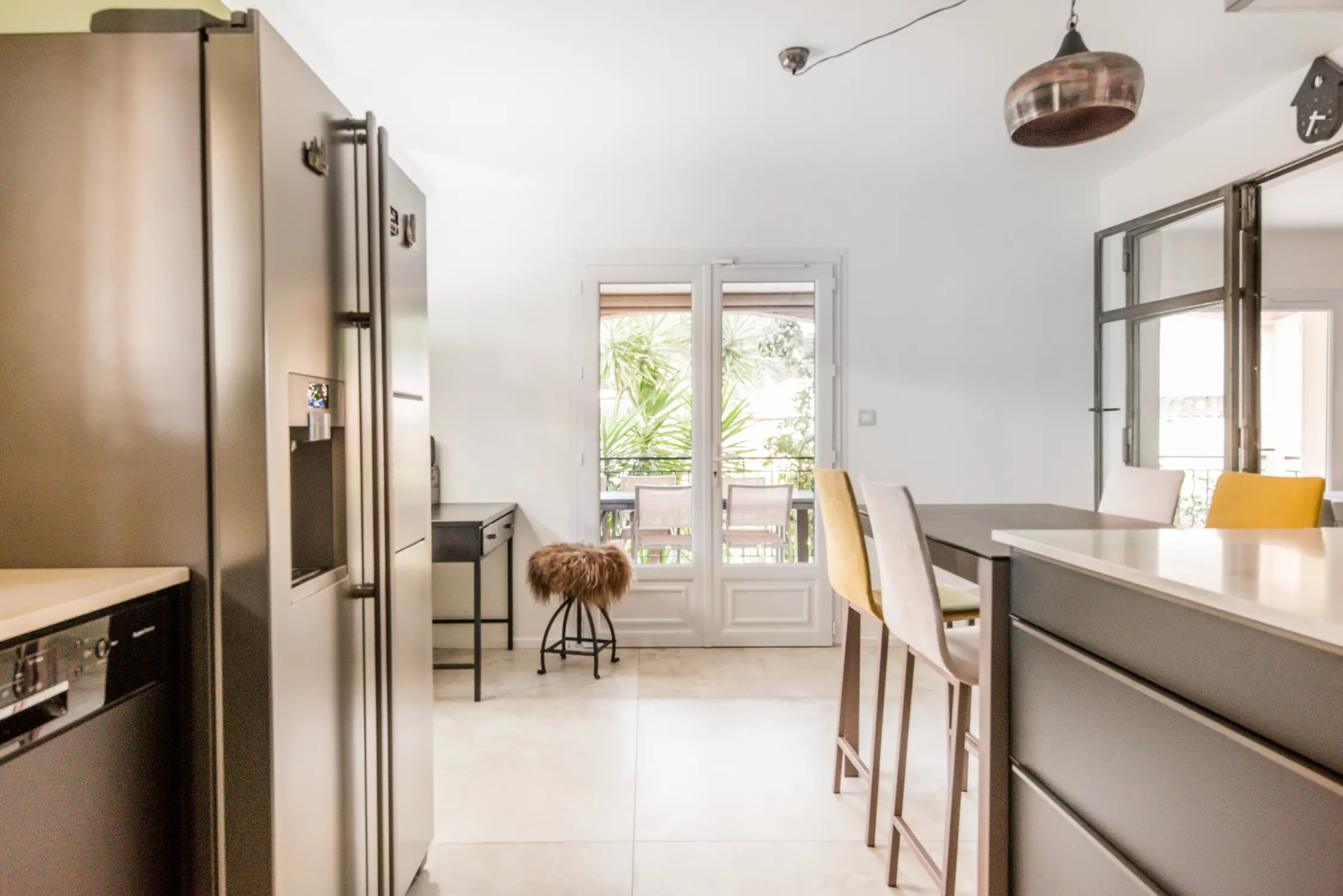 南法当代住宅 | 异国风情壁纸点亮现代设计-9