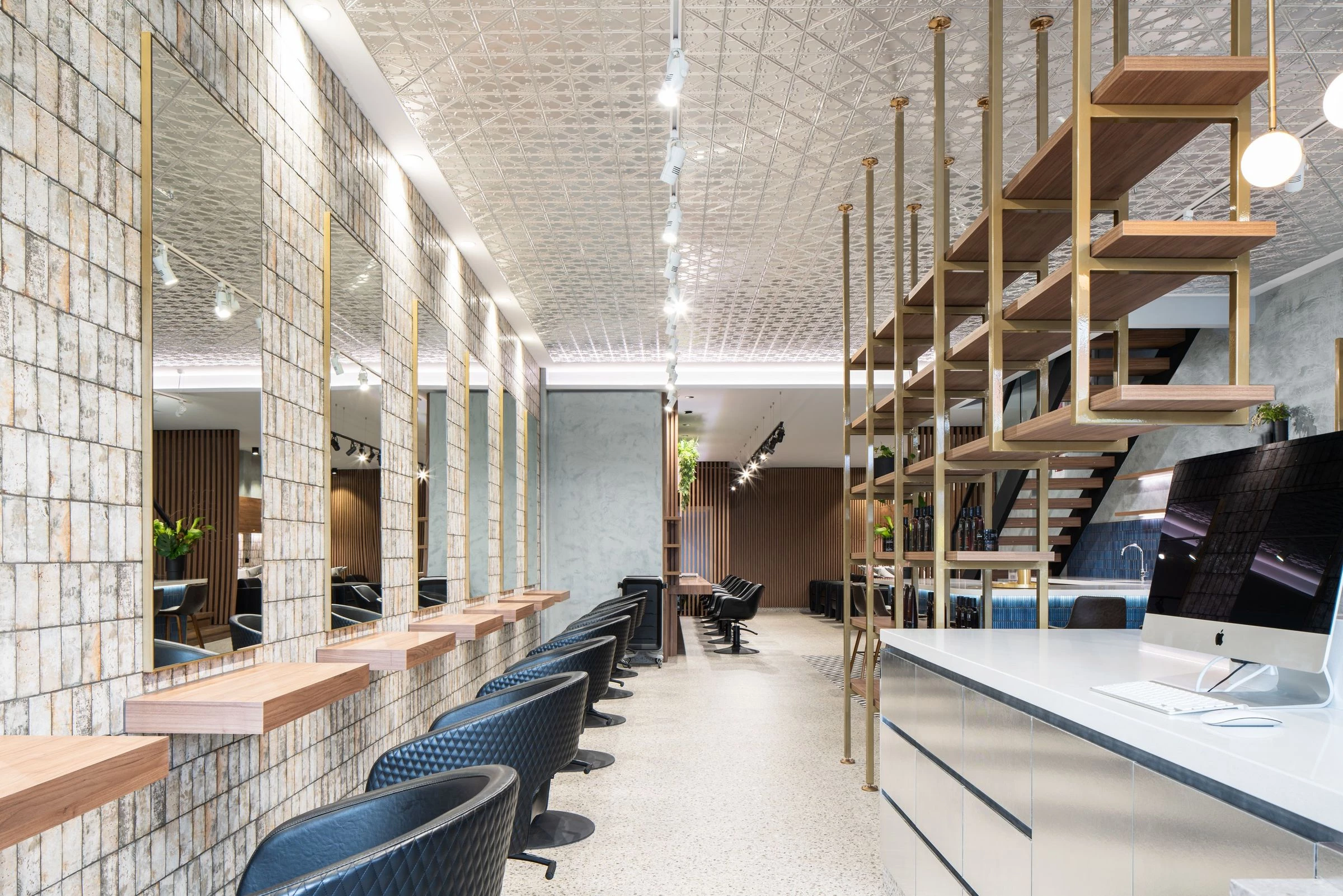 轮廓分明发型沙龙-21