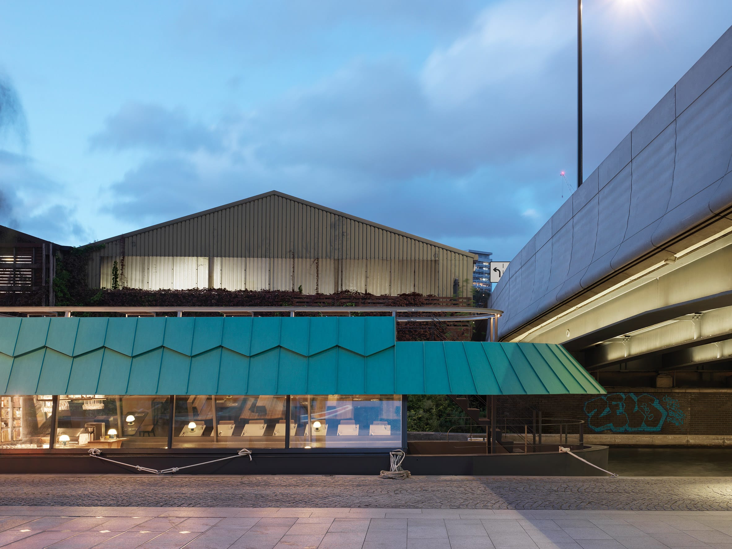 伦敦浮动奶酪餐厅 | 向詹姆斯·斯特林致敬的船屋设计-7