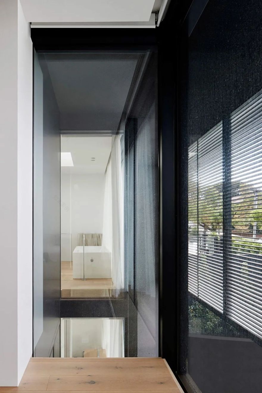 墨尔本 U 型现代别墅 | 坚固与温暖的二元探索-32