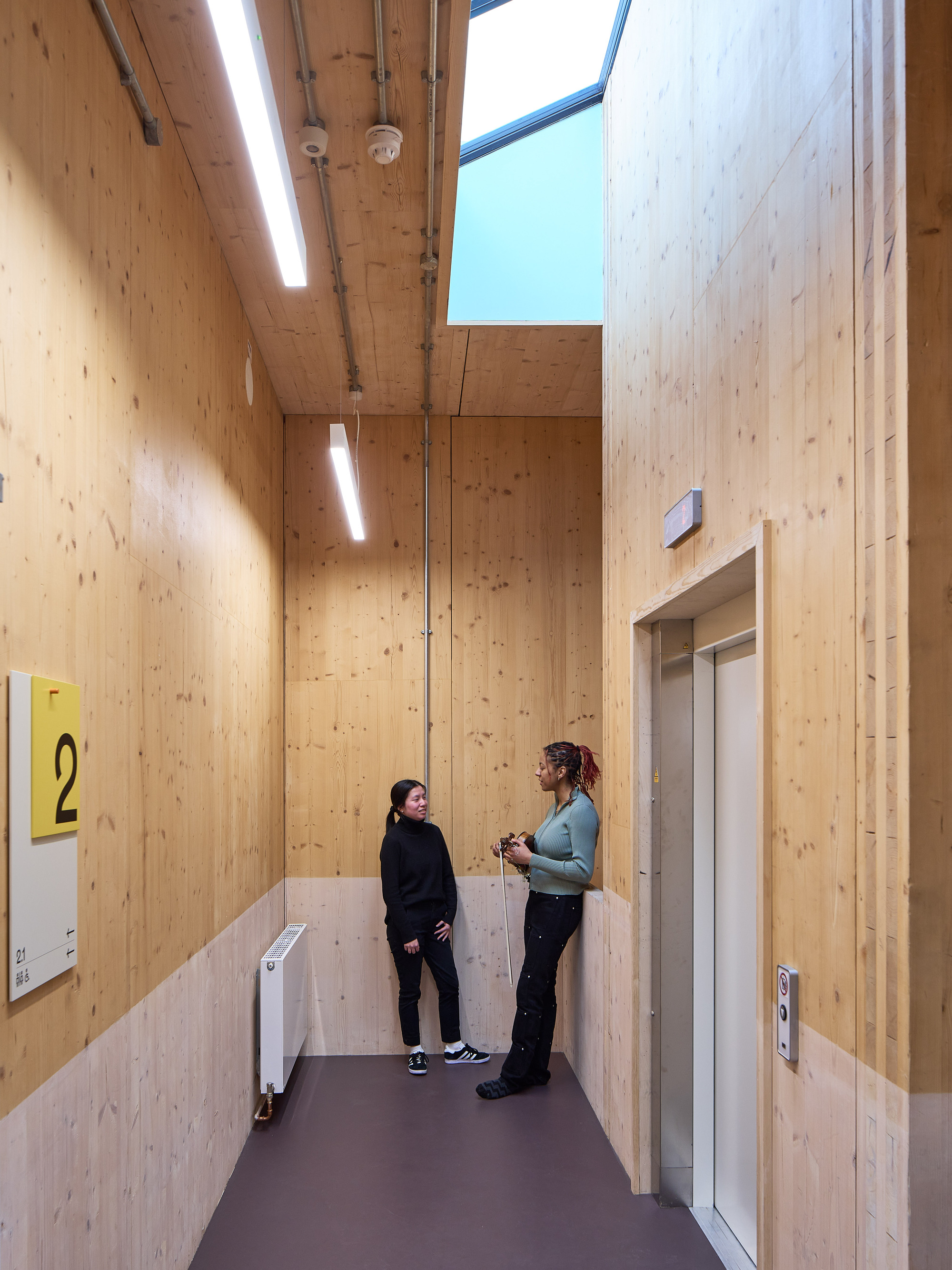 金字形神塔和菱形建筑丨英国伦敦丨Mole Architects-53