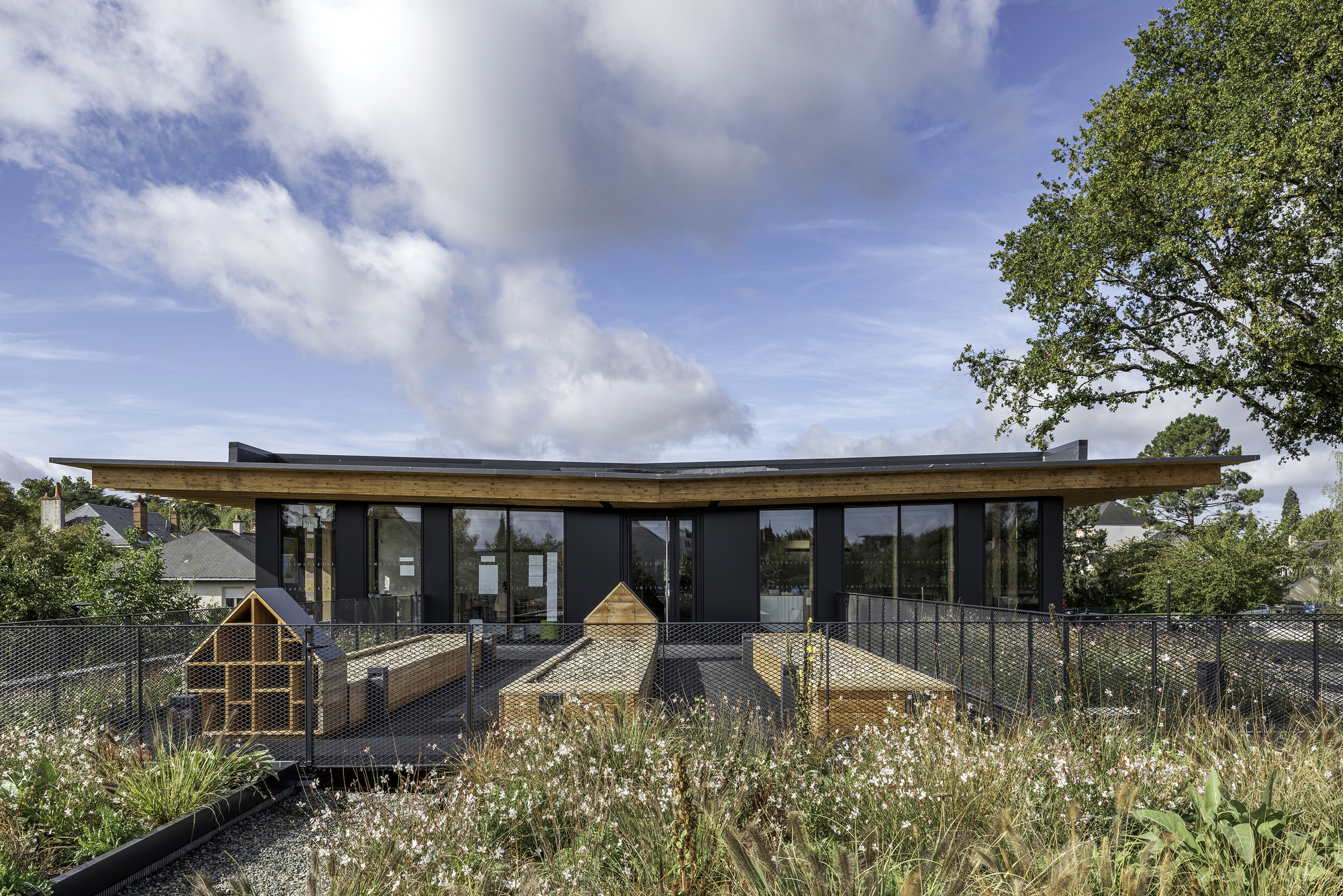 学校及体育设施完备丨法国-26