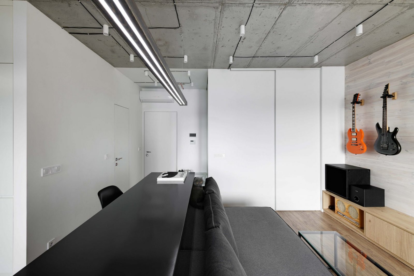 基辅 42㎡现代音乐发烧友公寓设计-0