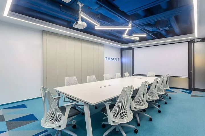 科幻未来主义元素融入的 Thales 泰雷兹办公室设计-49