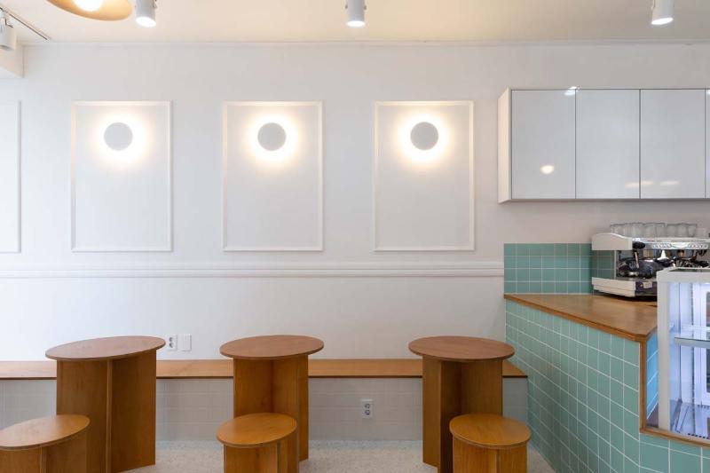 12 平米地球咖啡厅，白色&木色打造清新空间-10