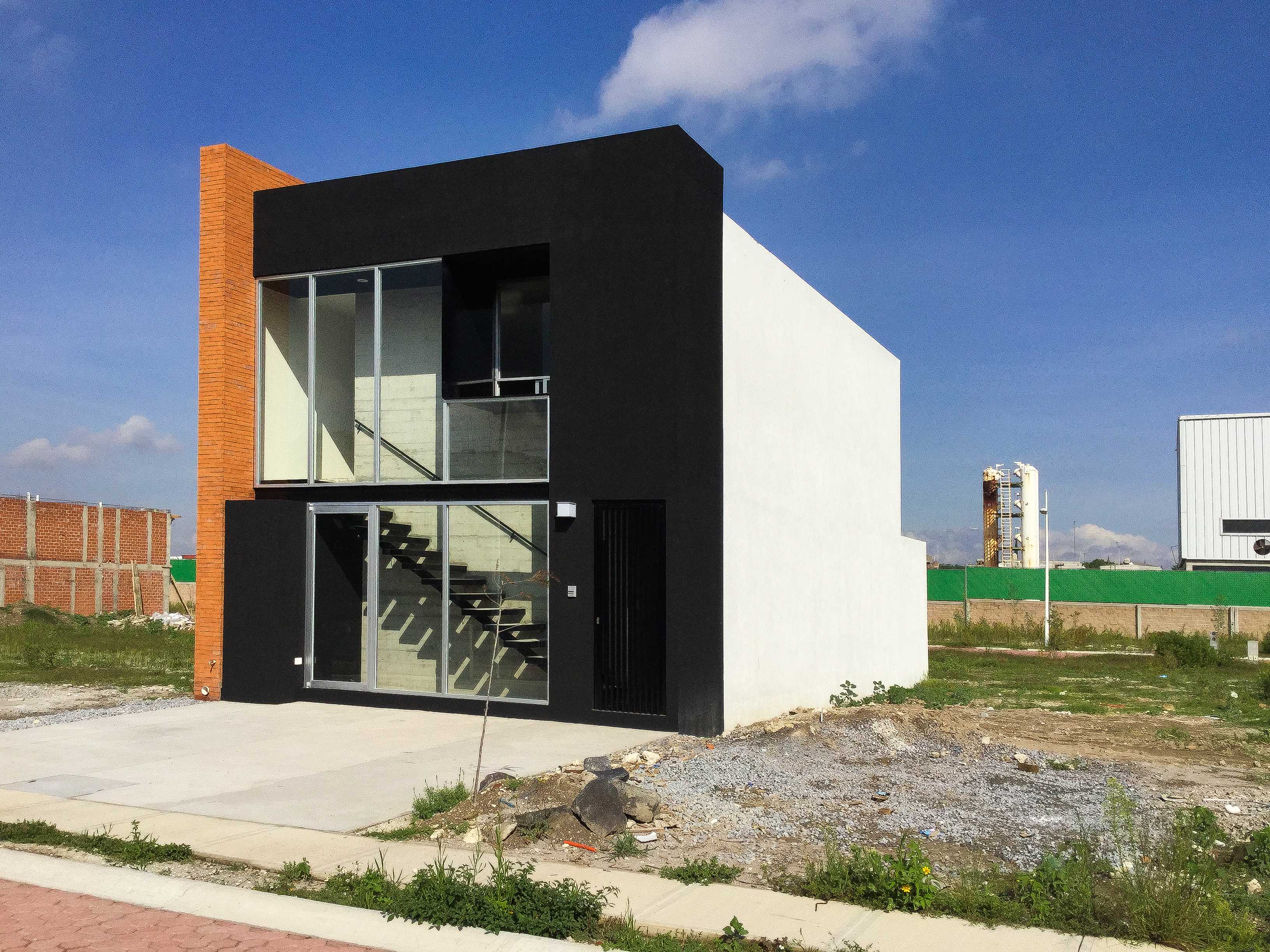 橙色房子 或 橘色房子 或 橙子屋 （具体需根据上下文确定）-50