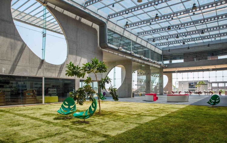 沃克森商学院 | 绿色环保的无障碍校园设计-12