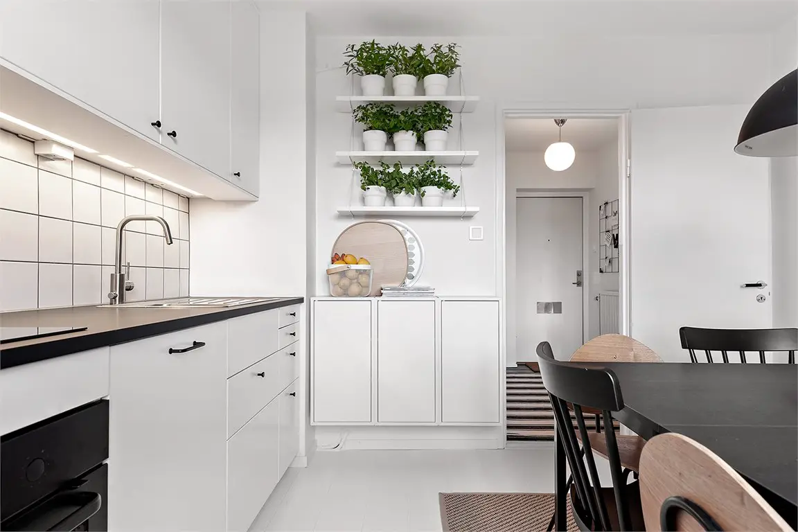 小空间大变身 | 瑞典清新风格公寓的装饰秘密-11