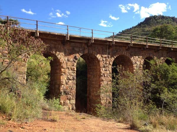 NZASM 东部线跨 Dwaalheuvel Spruit 的五拱桥丨南非丨WARREN and ROYCE-9