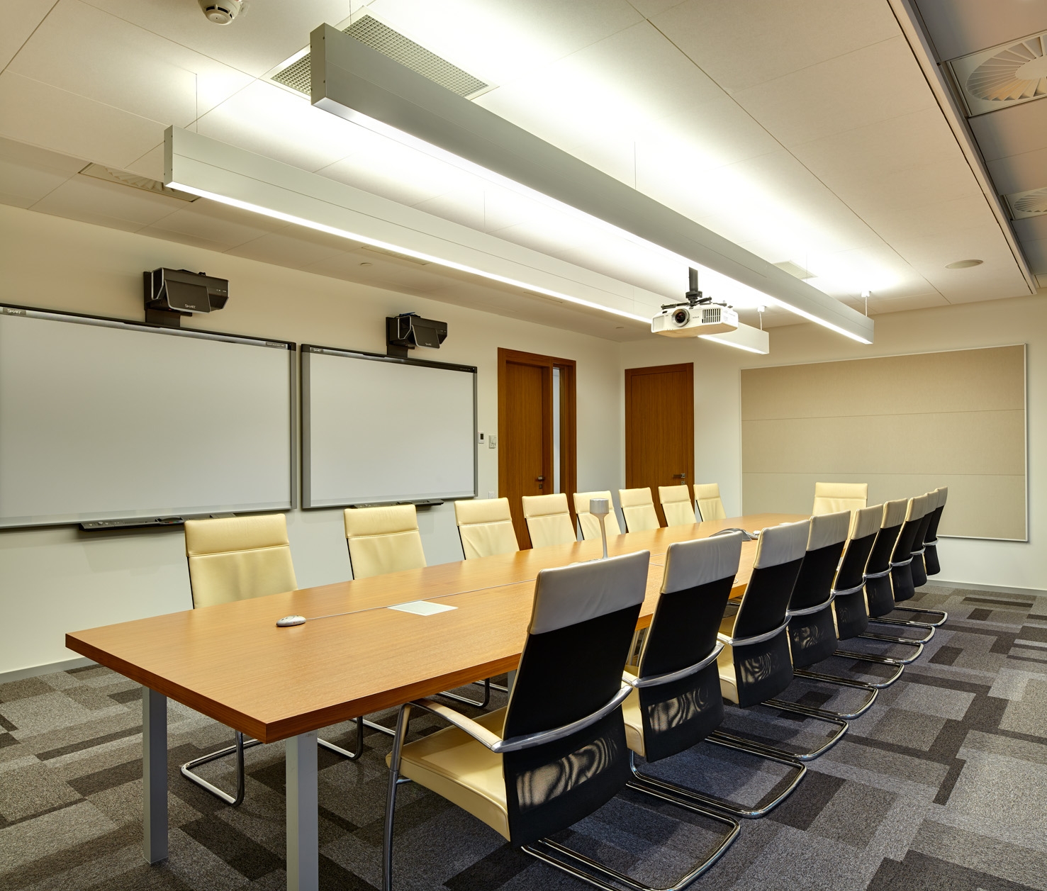 微软技术中心 · 引领行业趋势的创新办公空间设计-12