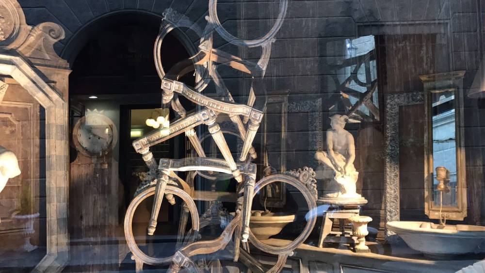 欧洲街头创意橱窗-48