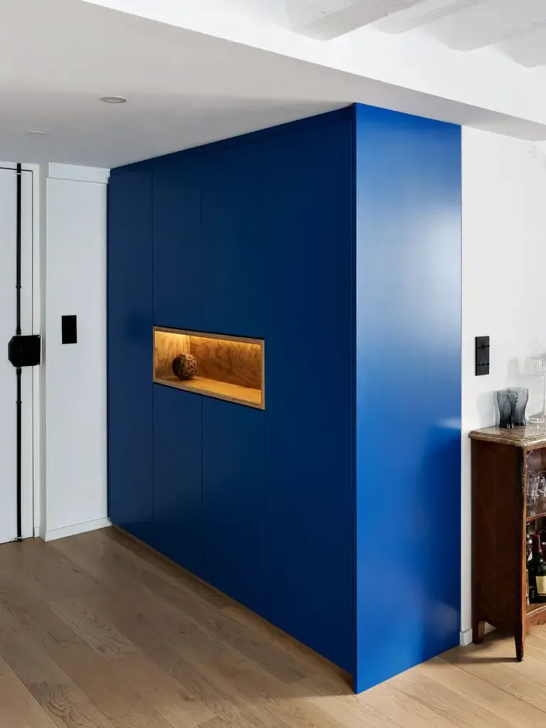 巴黎 50 平米极简双层公寓,蓝色调搭配惊艳设计-5