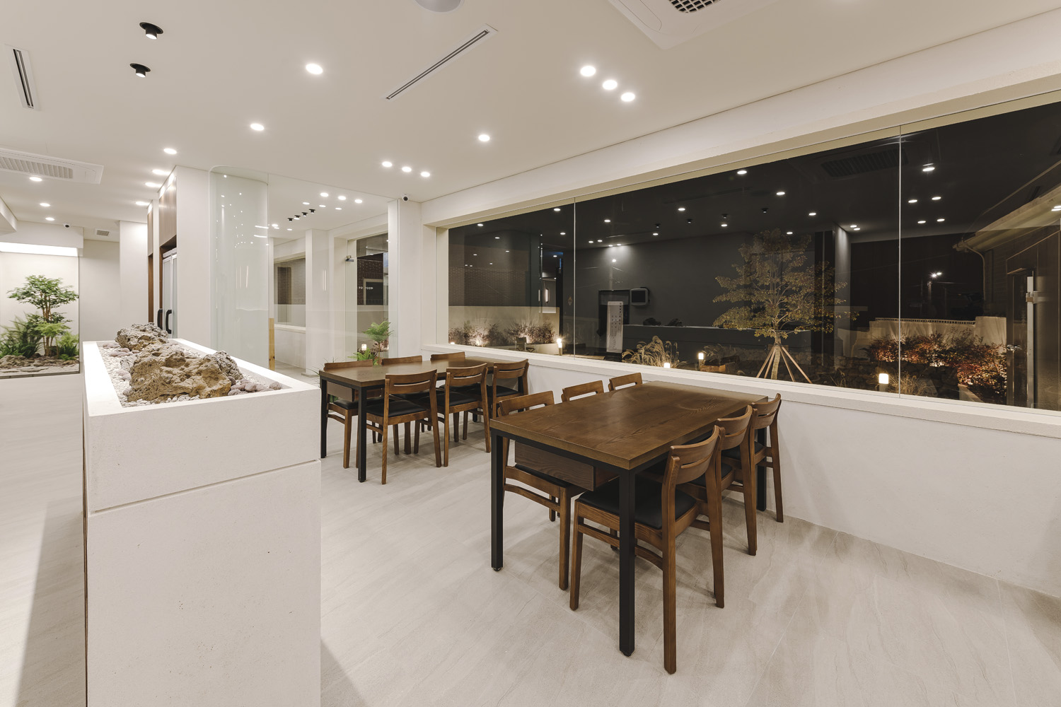 白色与木色，150 平米极简主义韩式餐厅设计-12