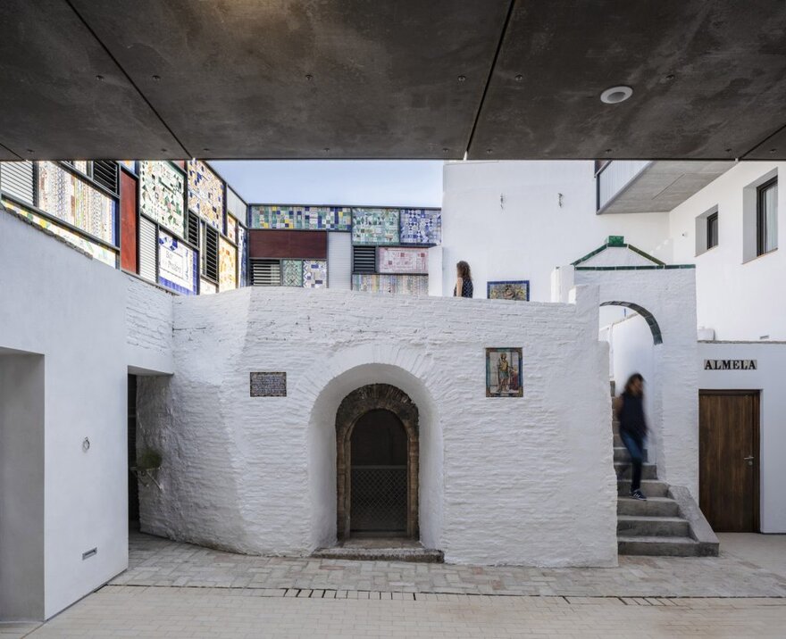 Restaurant and Hotel in Pottery Factory Montalván in Triana, Seville-18