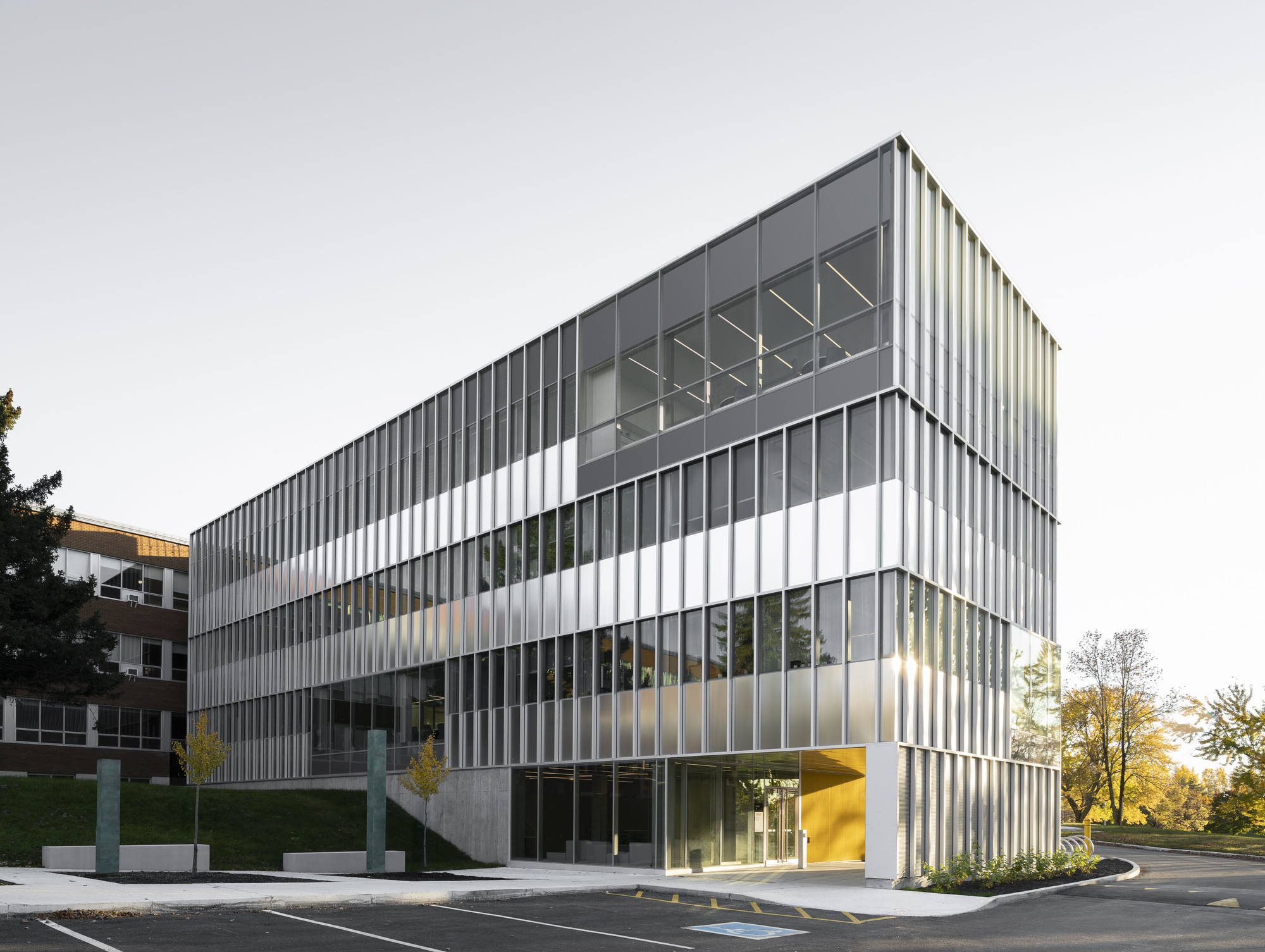 Pavillon A5 Faculty of Arts and Humanities / Saucier + Perrotte architectes-31