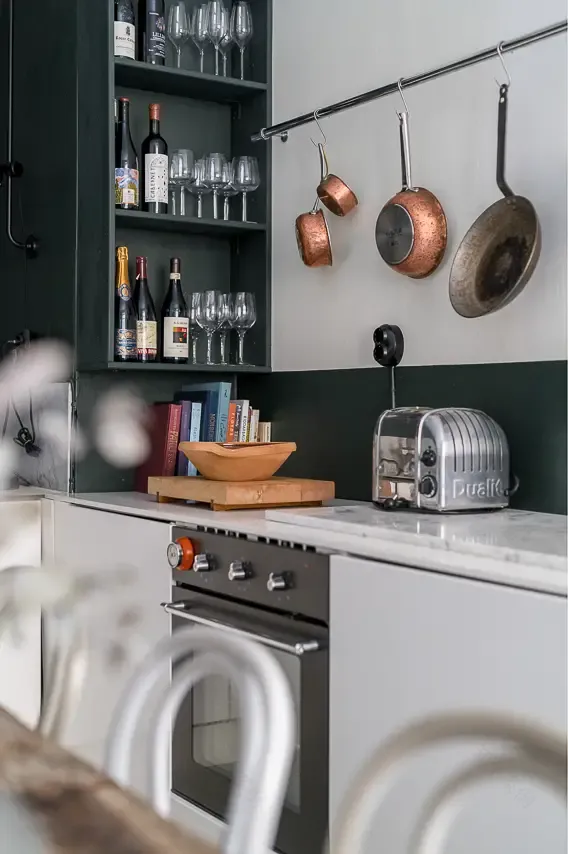 瑞典斯德哥尔摩小户型公寓 | 古老建筑中的现代温馨家园-5