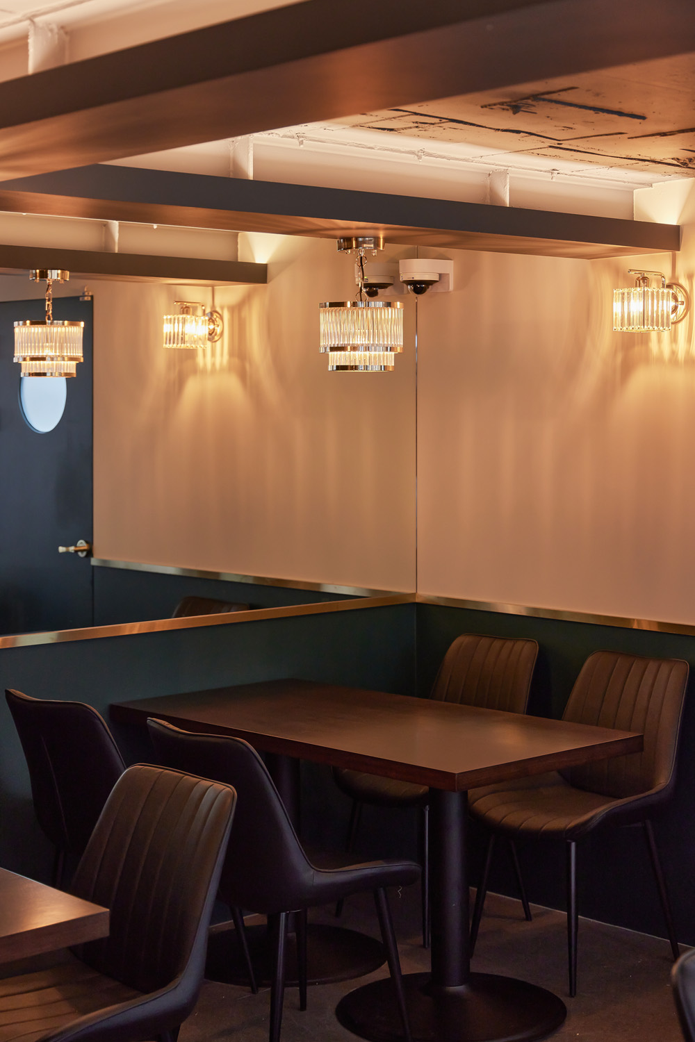 "葡萄酒庄的精致设计 | 14 平米的小空间，无限可能的视觉盛宴"-10