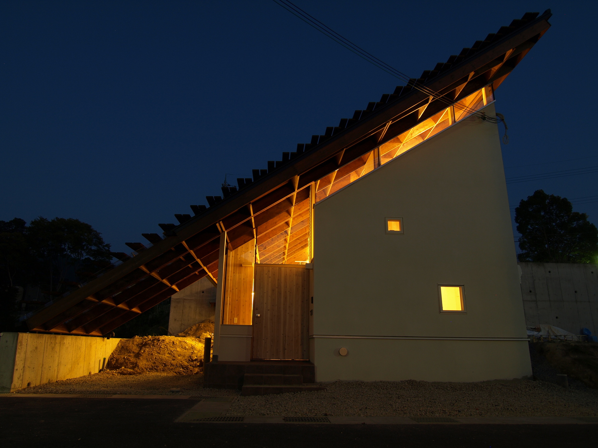 日本北面花房住宅 | 融合自然，阶梯式屋顶赏四季风光-24