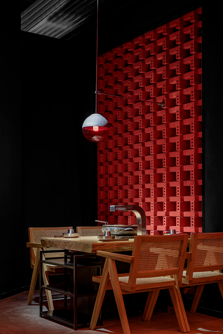 成都 320㎡火山岩洞韩式烤肉空间,演绎红与黑的独特魅力-63
