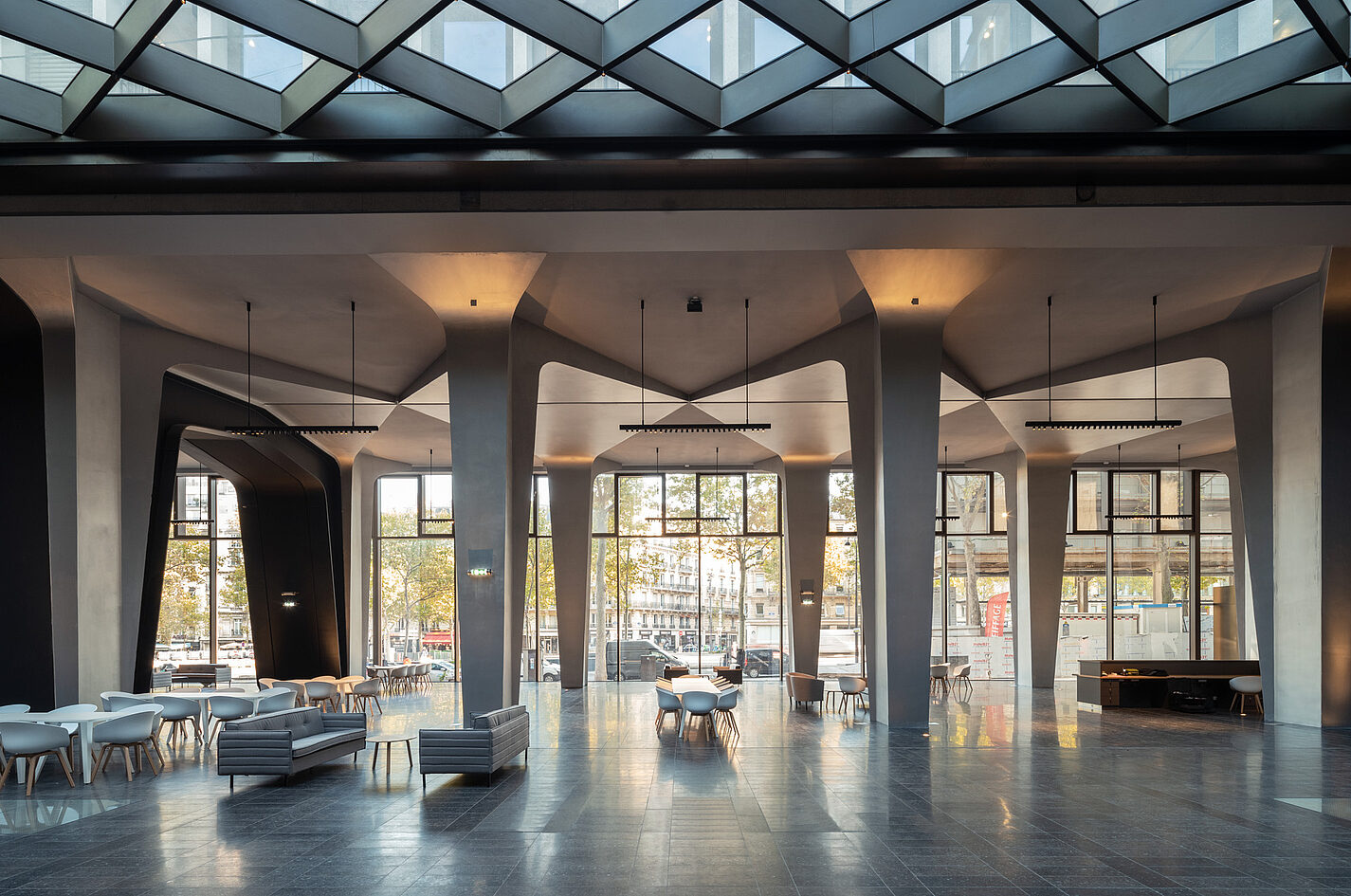 你提供的l1ve可能存在拼写错误，如果猜测你想说的是La，La Grande Armée可翻译为大军团 它通常指拿破仑时期的法国军队，尤其是1812年入侵俄国时的那支军队 丨法国巴黎丨Baumschlager Eberle Architekten-25