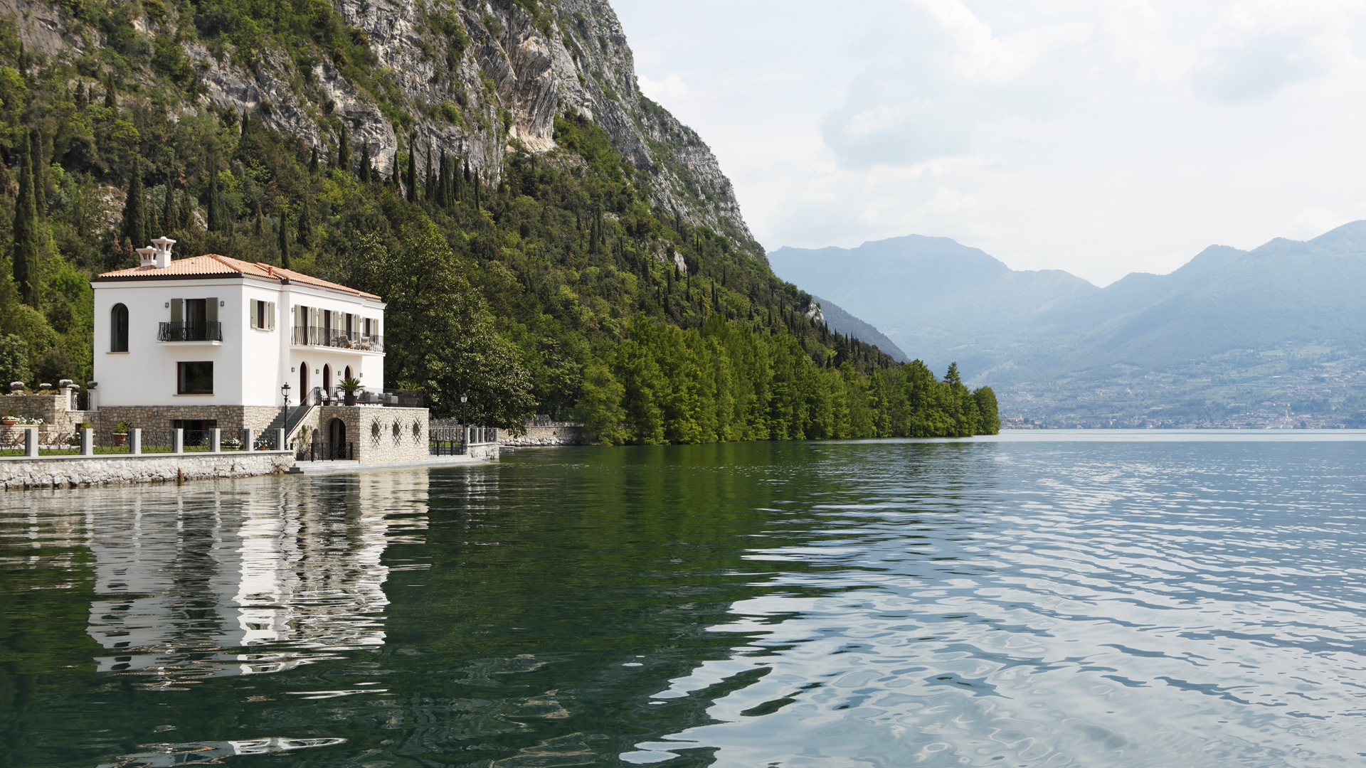 湖景别墅；湖畔住宅（注：这里湖景别墅更强调带有度假、豪华性质的湖边住宅，湖畔住宅则相对更宽泛些，若根据更多背景信息可进一步精准确定仅从The Lakehouse字面常见意思为这二者其一） 丨意大利丨Oliver Burns Studio-36