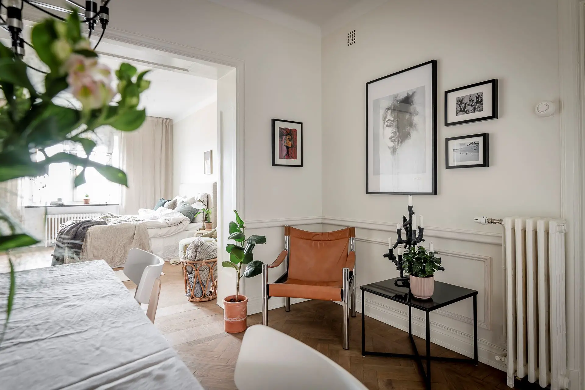 红白棋盘地板 | 古老公寓的现代魅力-17