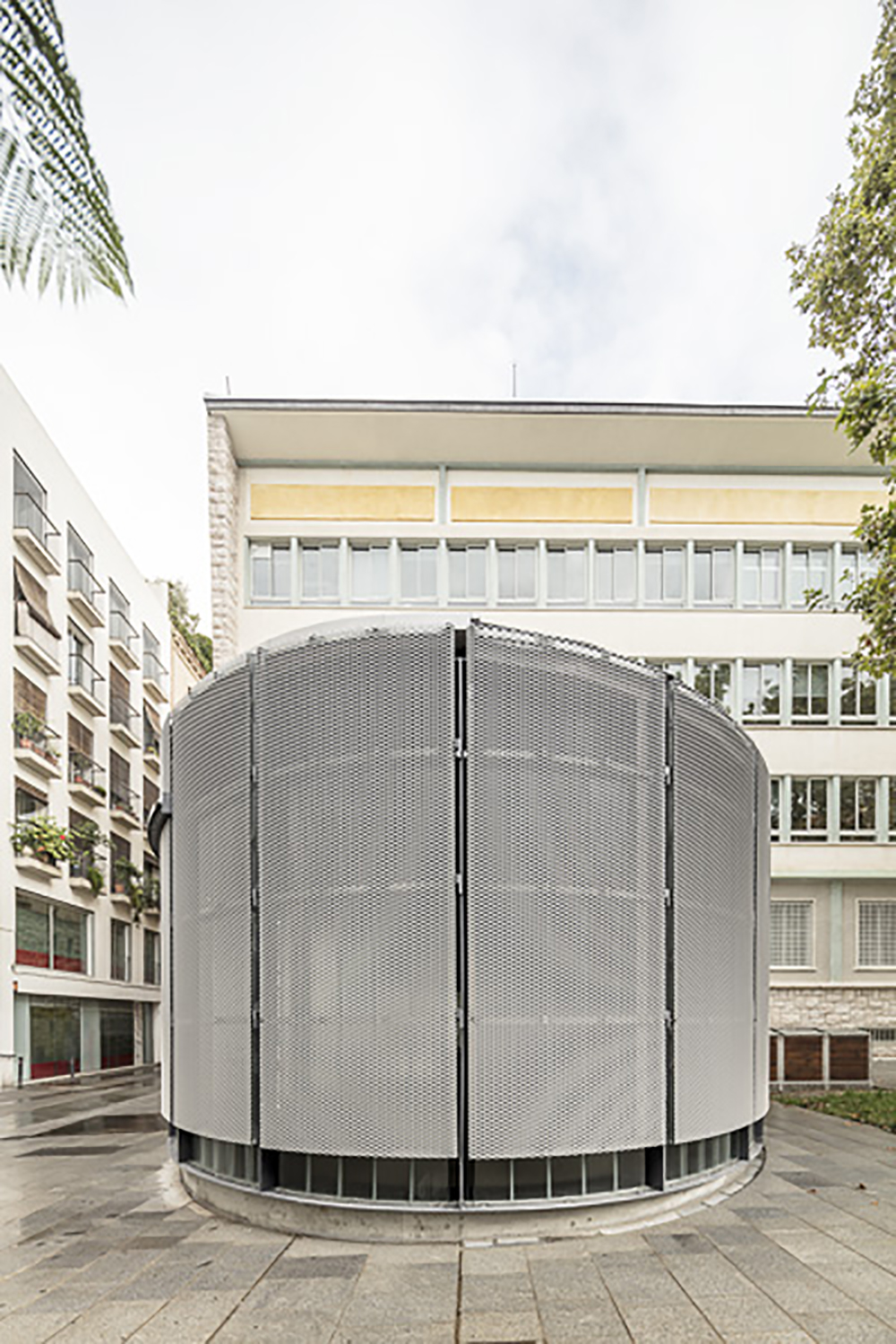 巴塞罗那临时绿色回收点 | 轻巧透明，融入街景-22