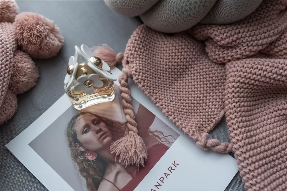 90 后女生 70㎡北欧轻奢小窝,墨绿++ 黄铜演绎精致生活-81