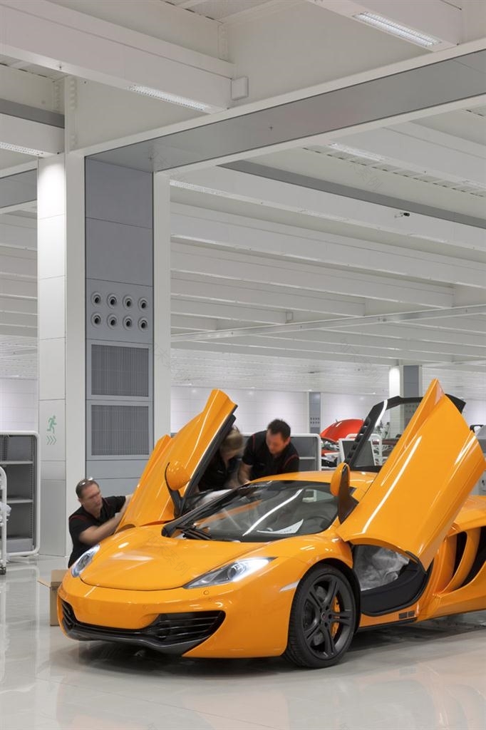 迈凯伦制造中心,英国 / Foster + Partners-13