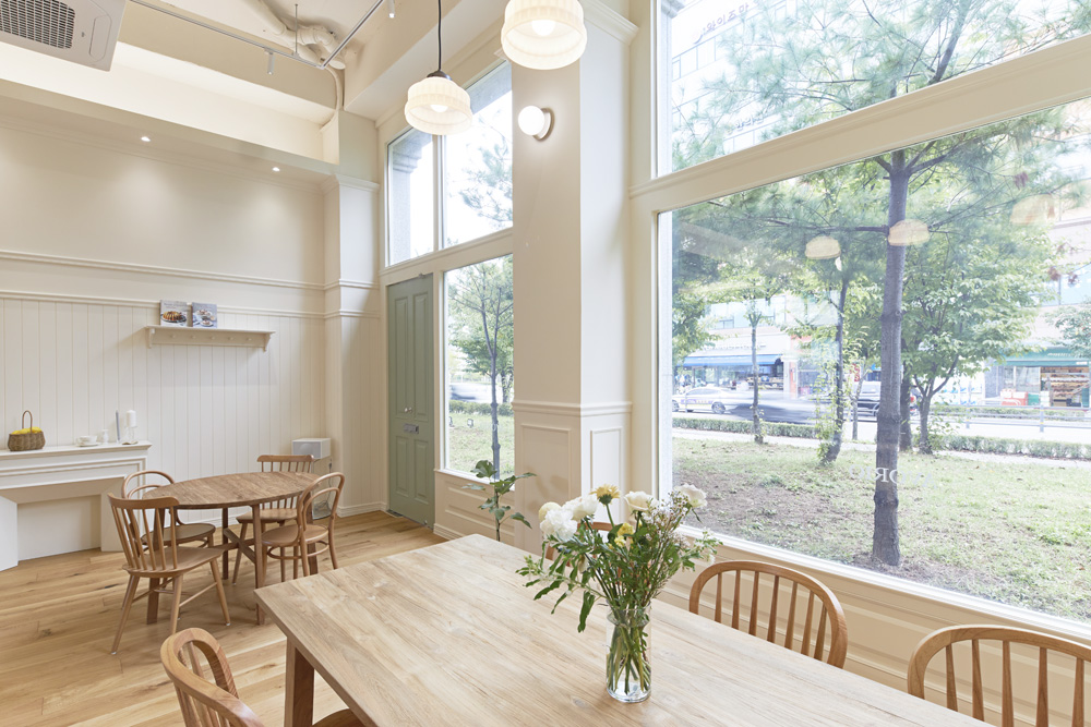 23 平米温馨金浦咖啡馆，白色木调打造舒适空间-5