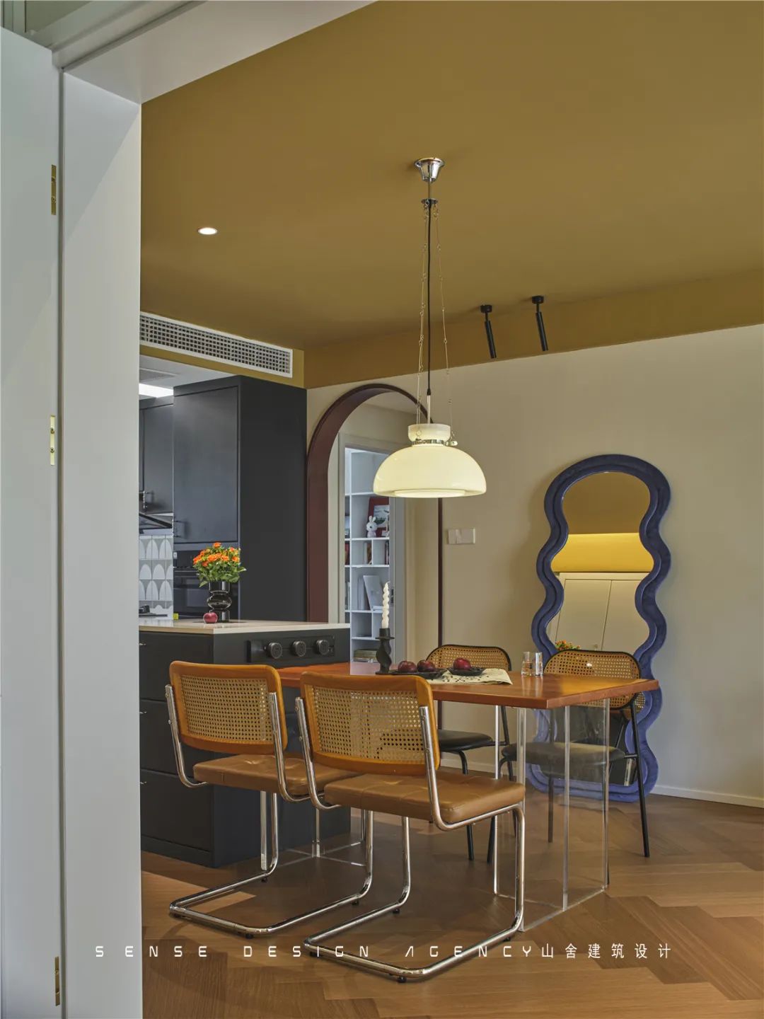 色彩碰撞,轻复古三口之家的生活艺术丨山舍建筑设计-30