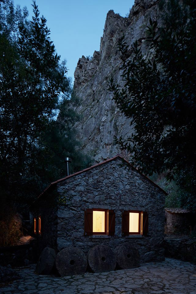 悬崖边的水磨坊民宿 / Bruno Lucas Dias Architecture-33