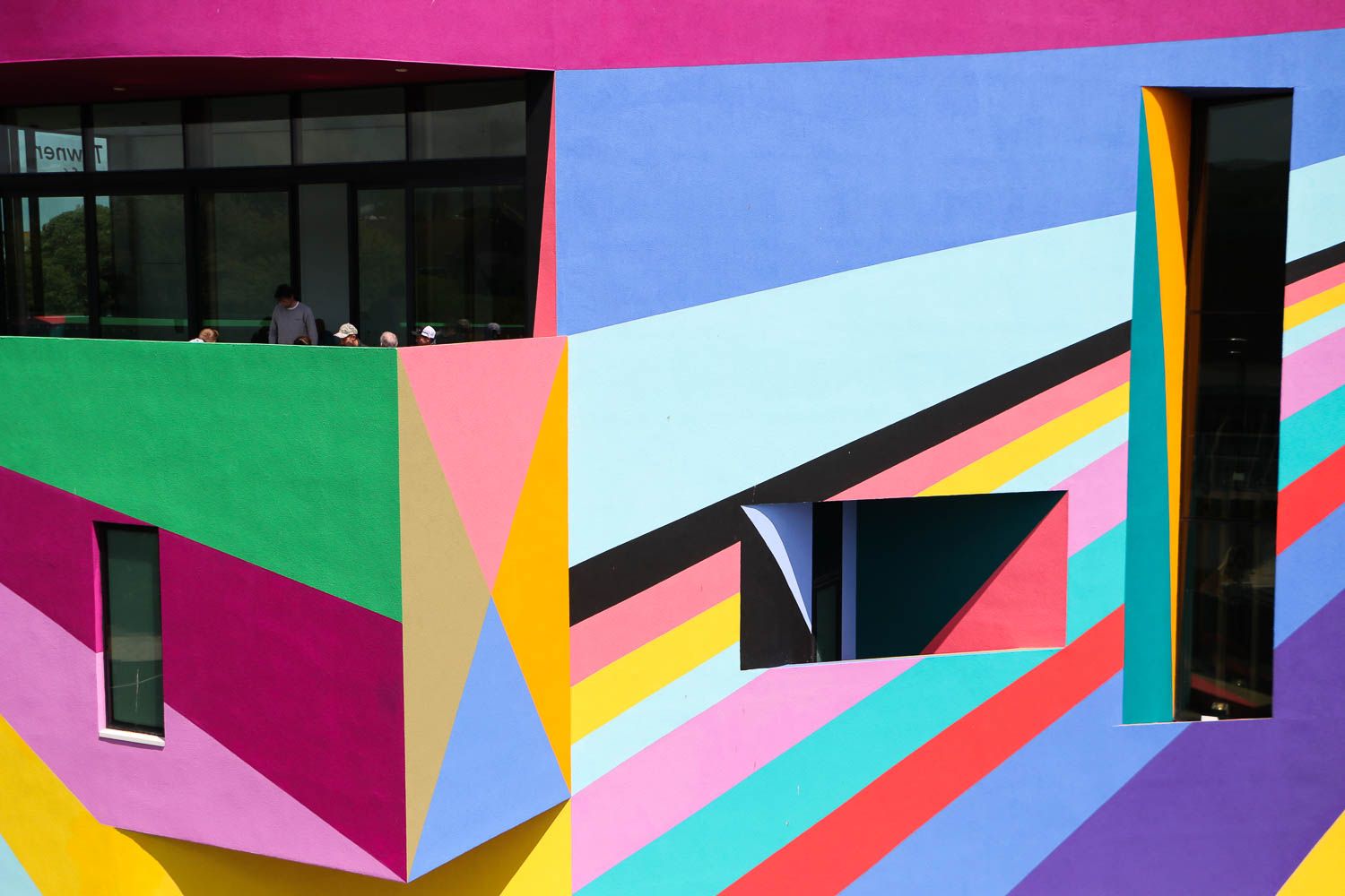 汤纳美术馆外墙几何壁画-23