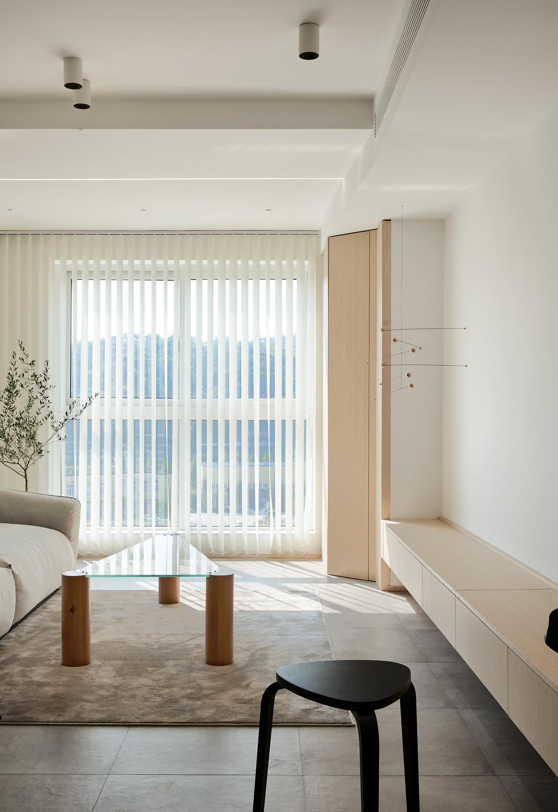 悠然自得 · 开放式餐厨与明亮客厅的断舍离生活美学-10