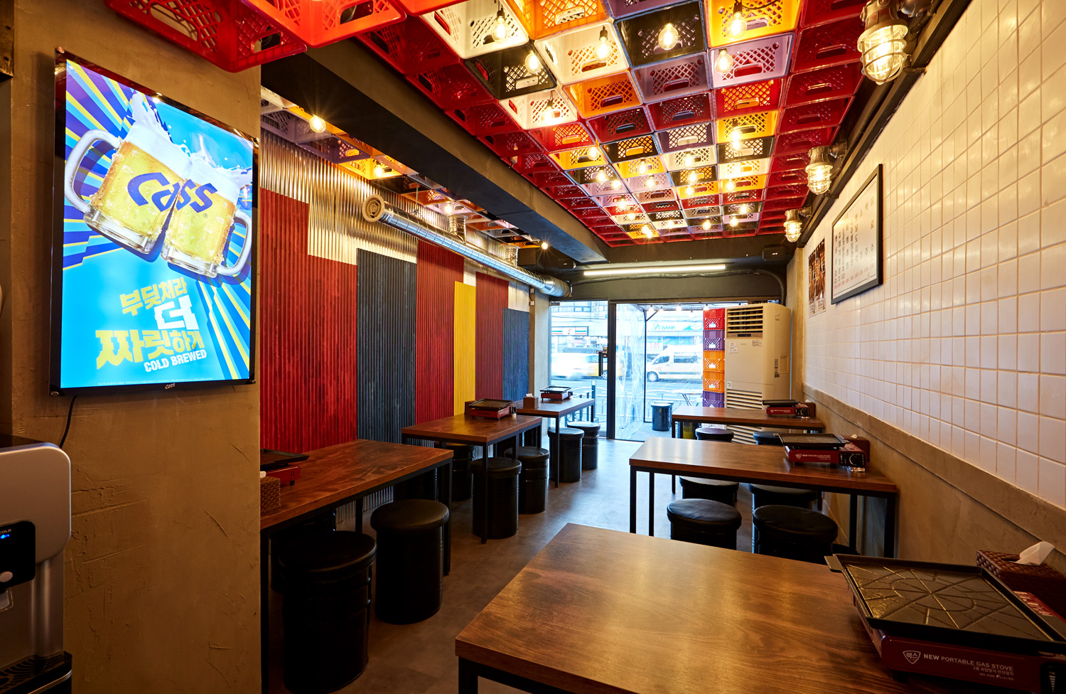 韩国 Inteirie 餐厅 | 色彩斑斓的极简主义设计-7