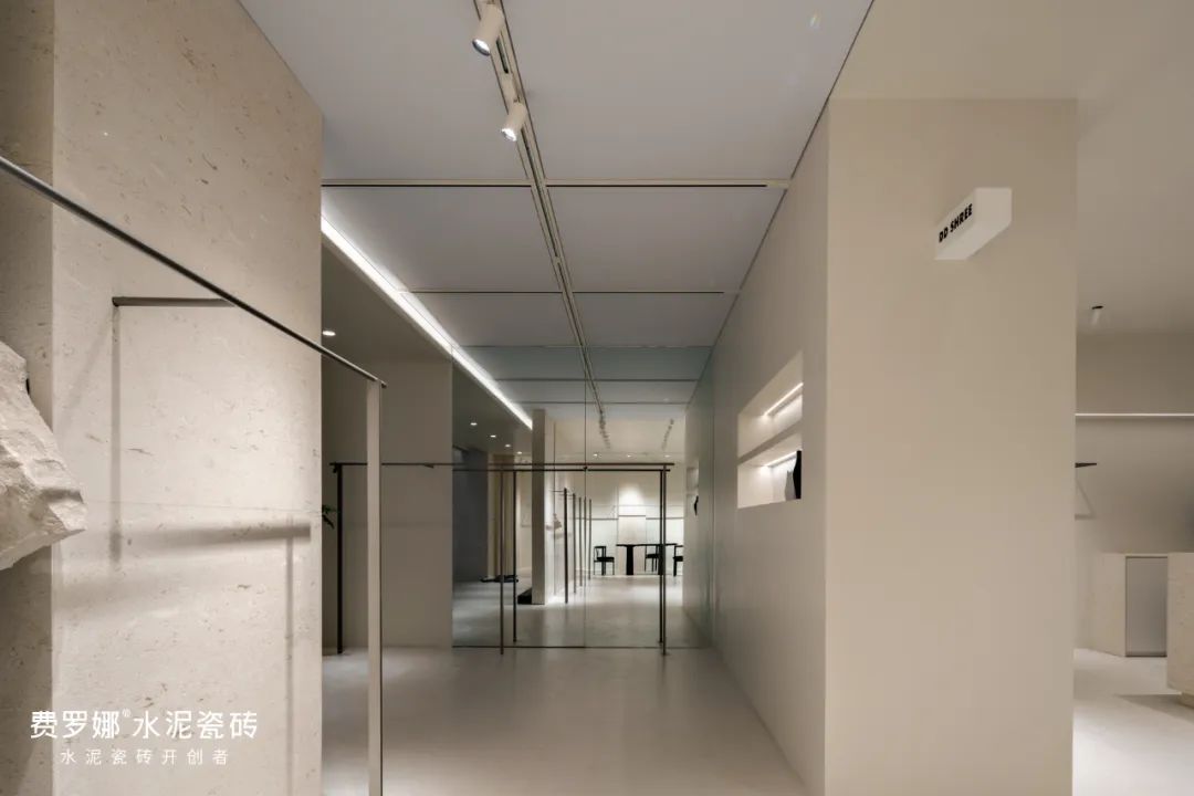 【砼·微水泥 U0案例】服装展厅，展现静谧的力量-18