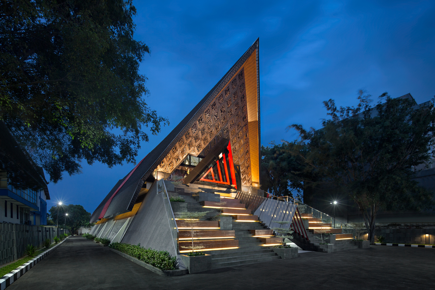 AtTaufik Mosque · 现代印尼清真寺设计典范丨JOSO-37