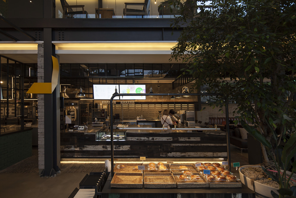 大型咖啡厅室内设计案例分享-9