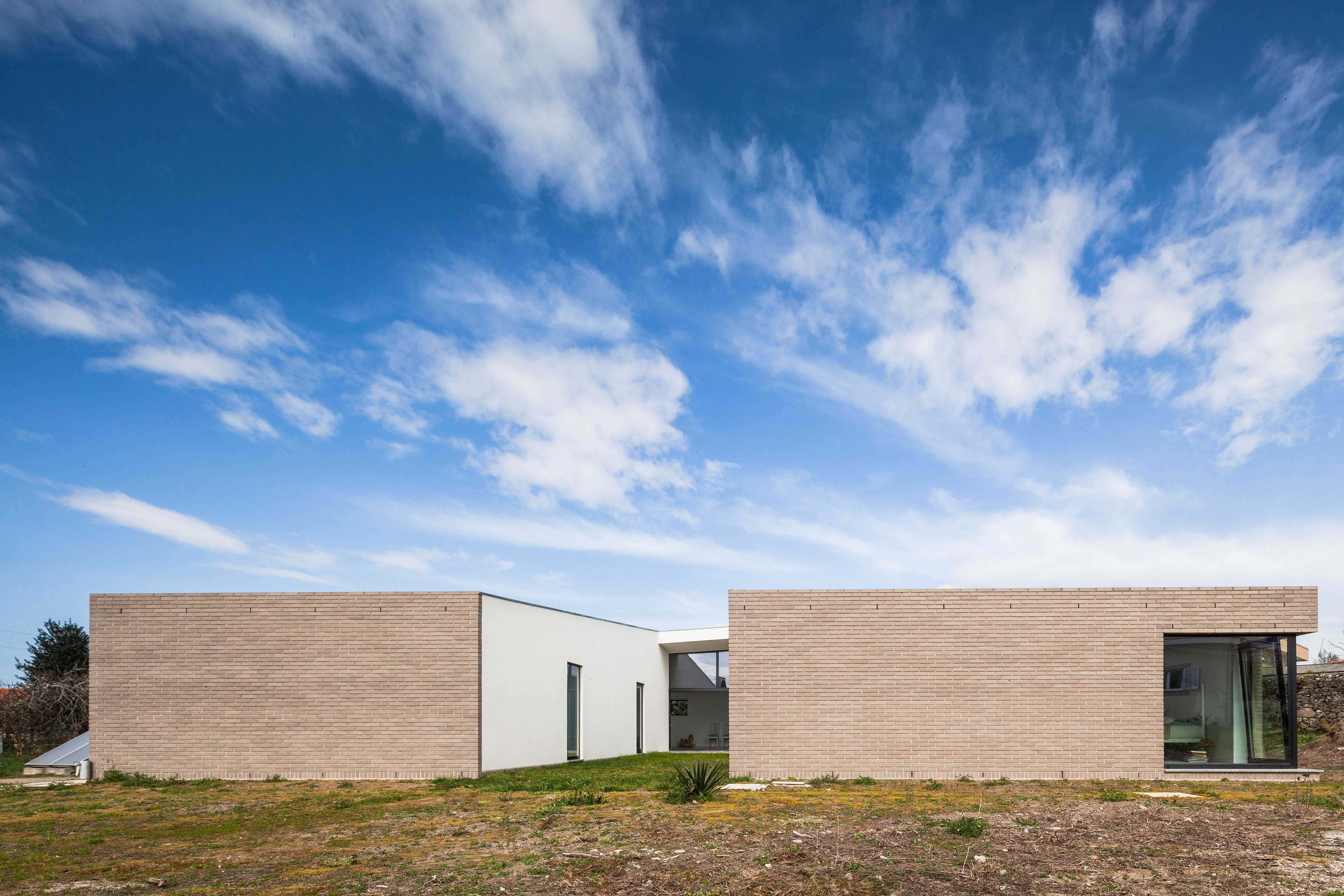 开放露台之居,和谐融入传统环境-7