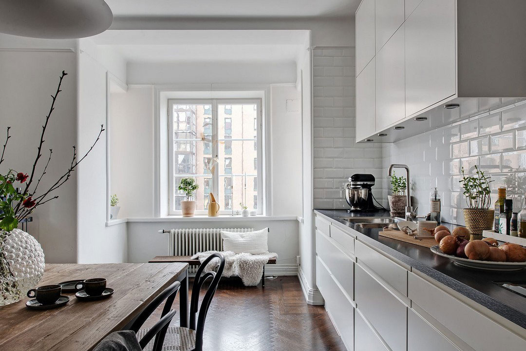 瑞典年轻家庭蓝橙公寓，呈现温馨海洋风格-12