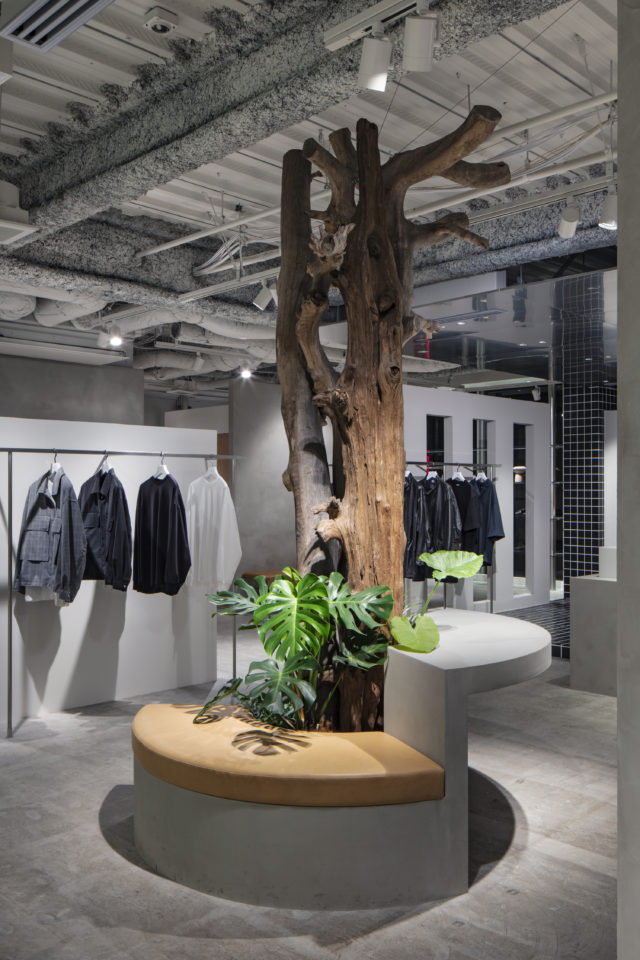 大阪特别之家

注：MAISON常见于法语，意为房屋、家宅 ，这里结合实际可能是指类似特色店铺、特别住所之类表意，SPECIAL是特别的 ，OSAKA是大阪 ，综合起来给出上述翻译，具体还需根据实际场景明确其确切含义 丨日本大阪丨AtMa inc.-20