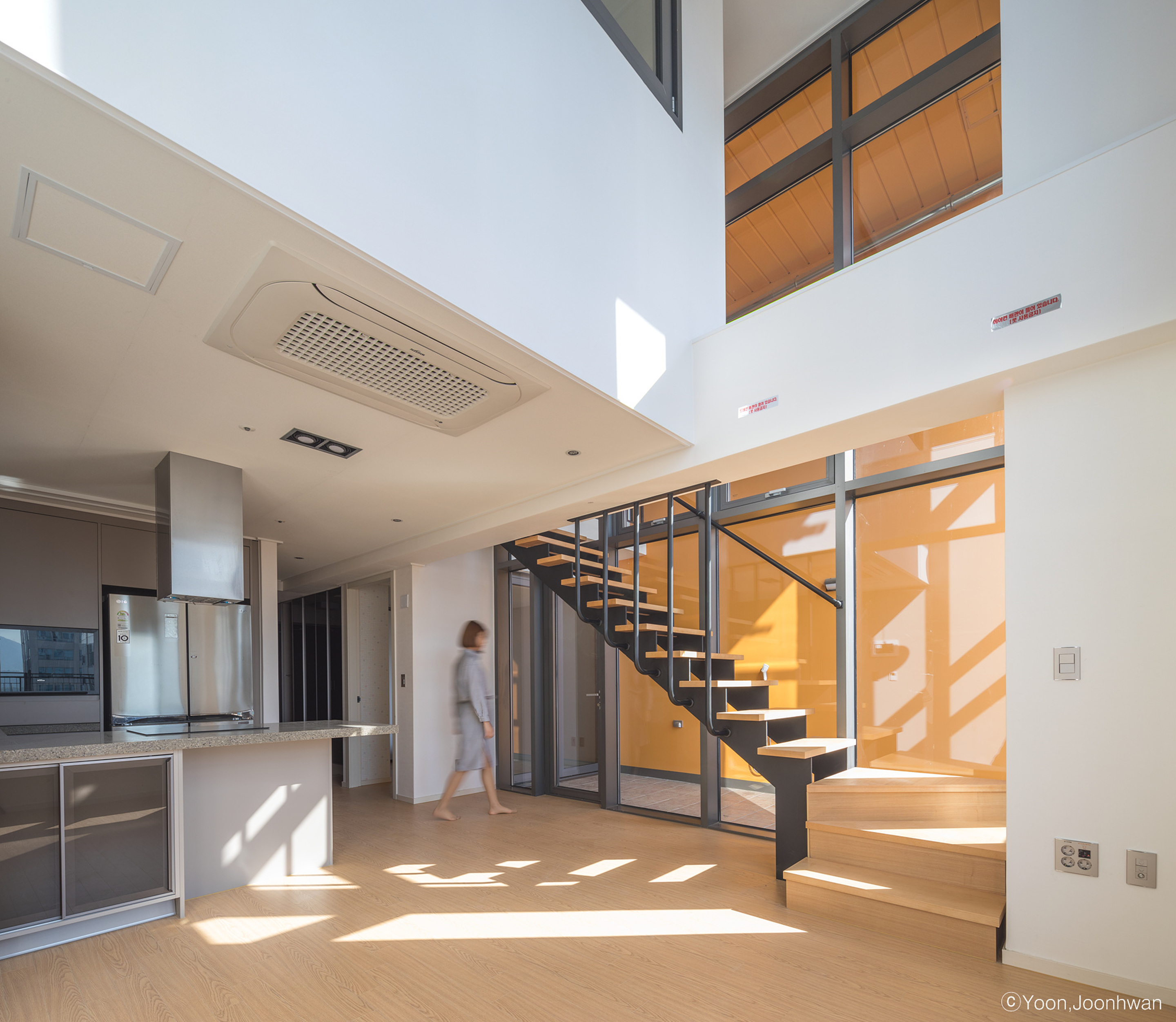 分层露台公寓 | 商业区里的宜居设计-11