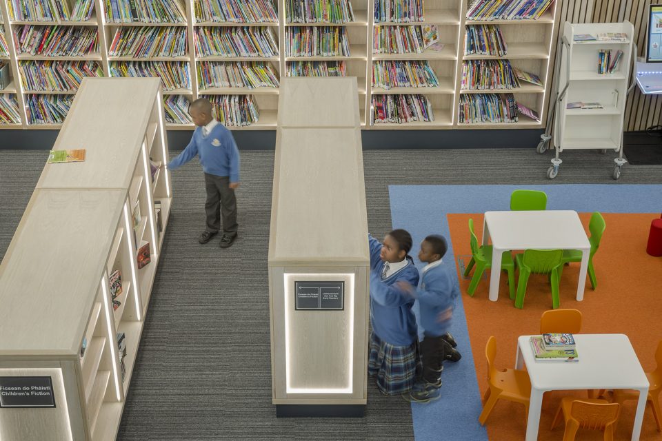 爱尔兰 Athy 图书馆,教堂改建现代空间-24