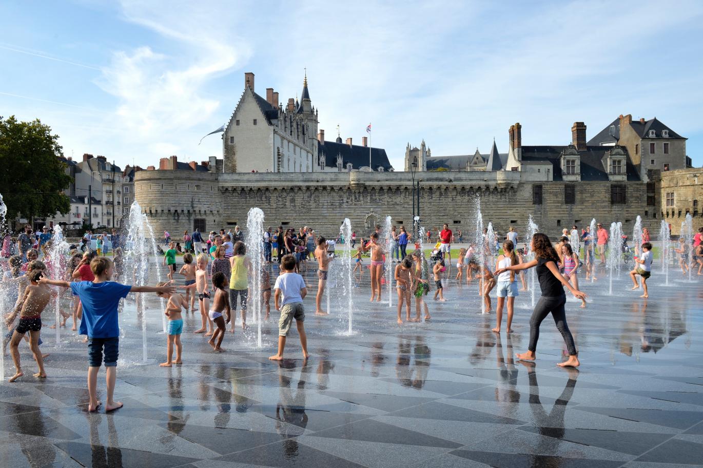 水镜；水面倒影（注：Miroir d’eau常见有这两种表意，结合实际语境可能更偏向于某一种，这里按通常理解呈现） 丨法国南特丨JML,Bruno Fortier,Hervé Devantoy-16