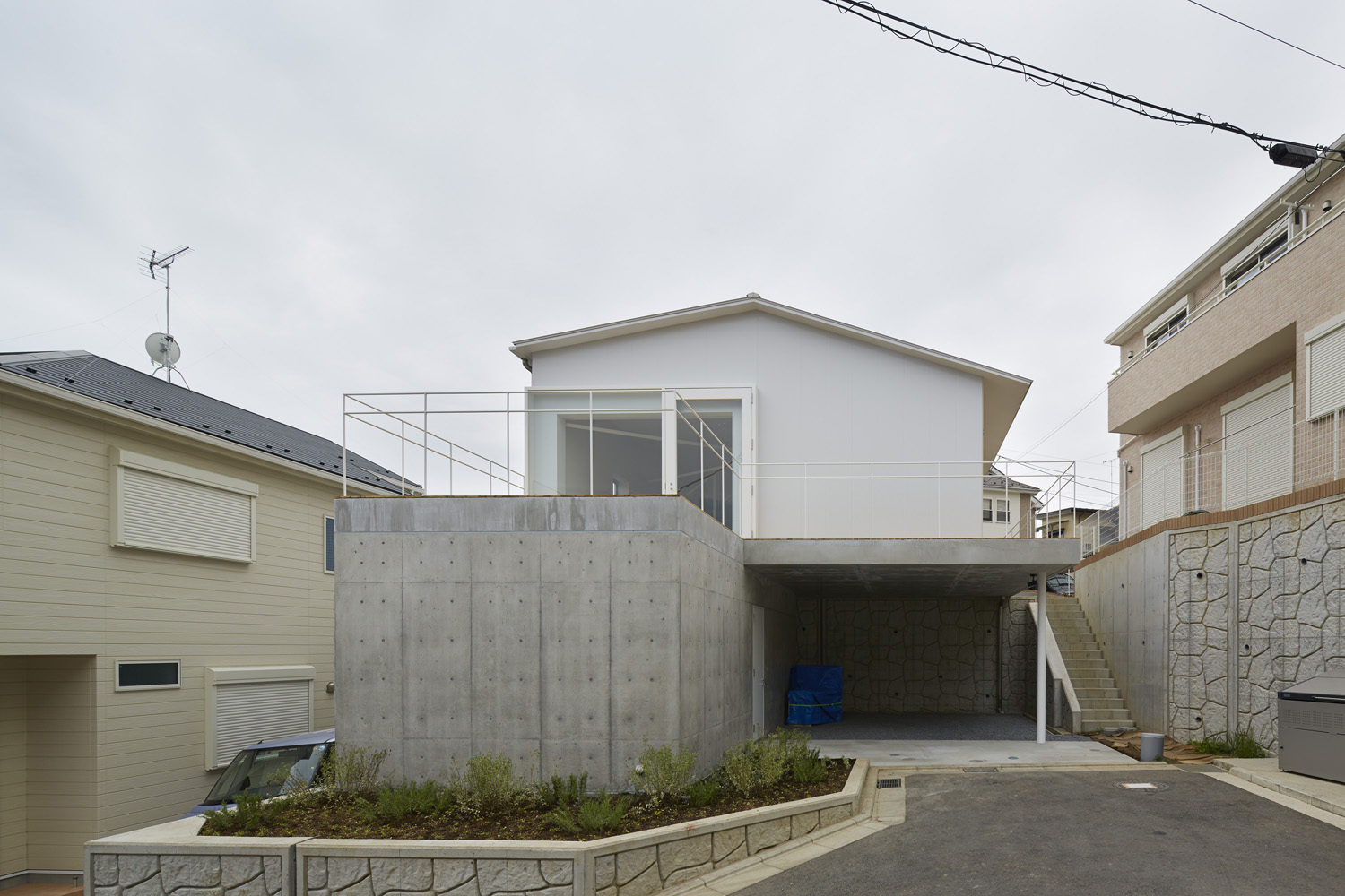 由于Yakuju Kamishirane 2 · sinato可能是特定的人名、地名、产品名等具有特定背景的内容，没有足够的语境信息难以准确翻译，暂时无法给出有效结果 丨日本神奈川丨构造设计寺戸巽海,照明设计FDS等-43